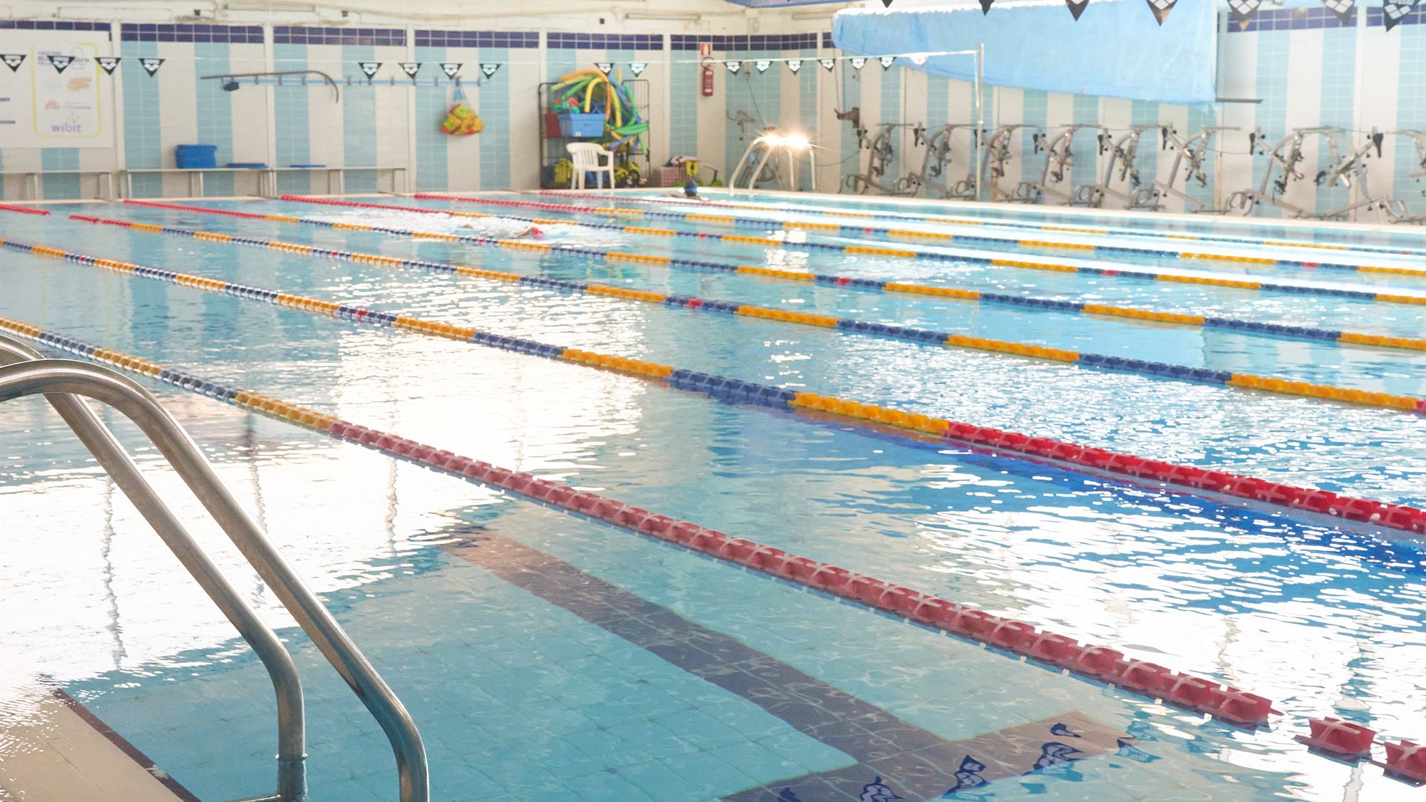 La vasca da 25 metri della Piscina Comunale di Follonica